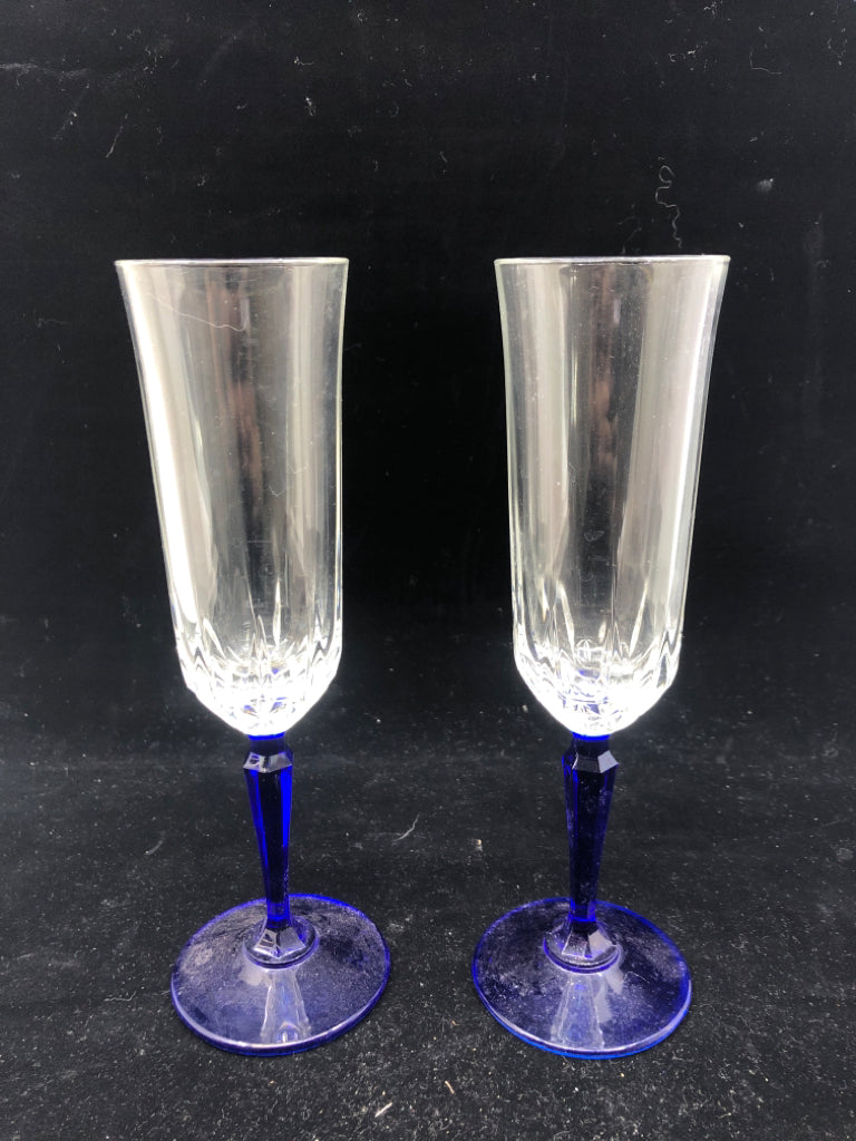 2 BLUE STEM CHAMPAGNE FLUTES.