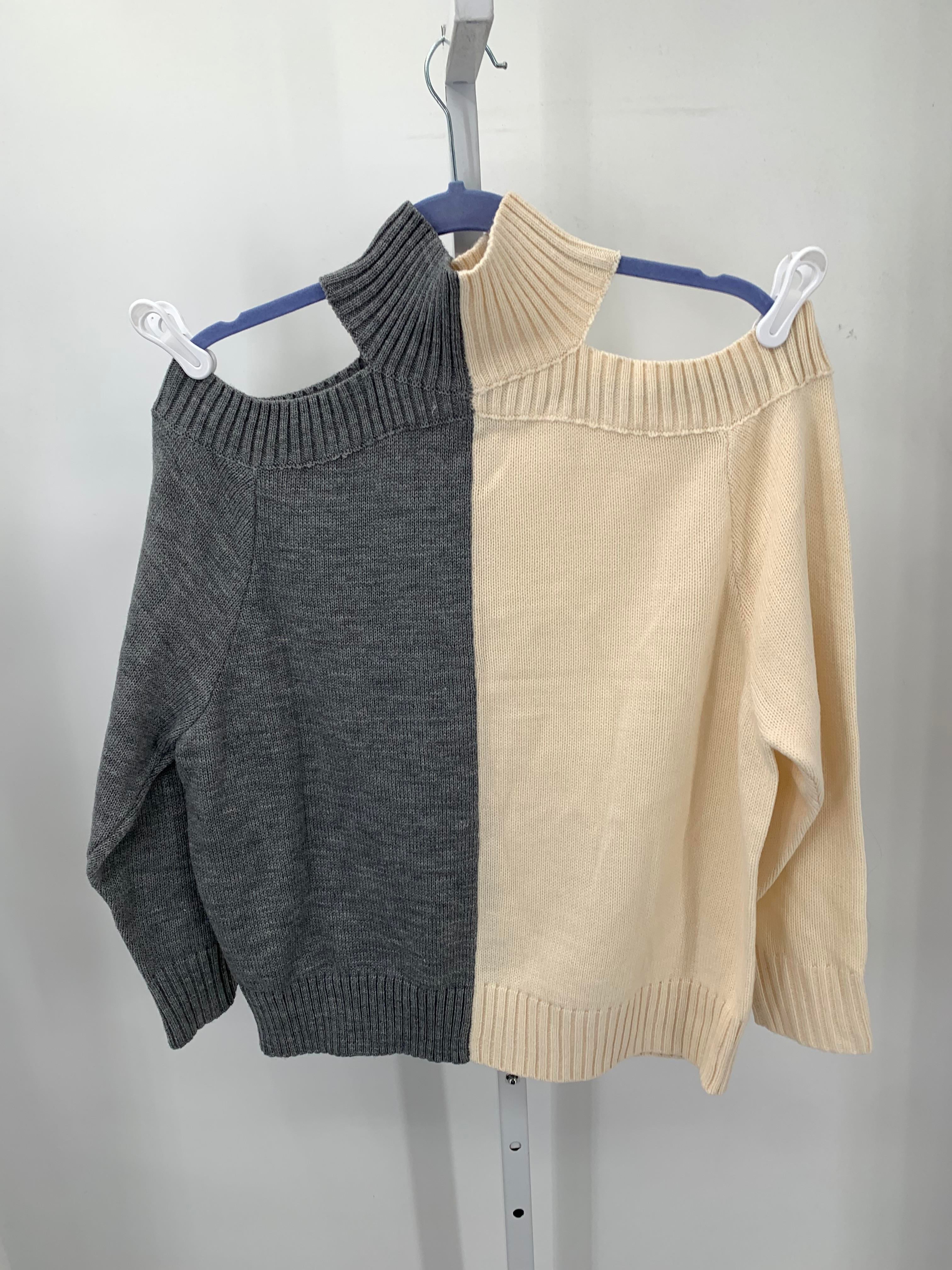 Size Medium Juniors Long Sleeve Sweater