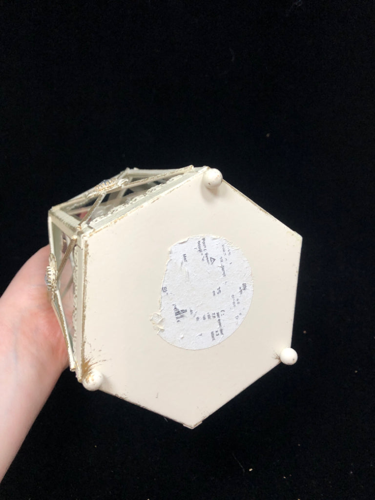VTG-STYLE CREAM CANDLE LANTERN.