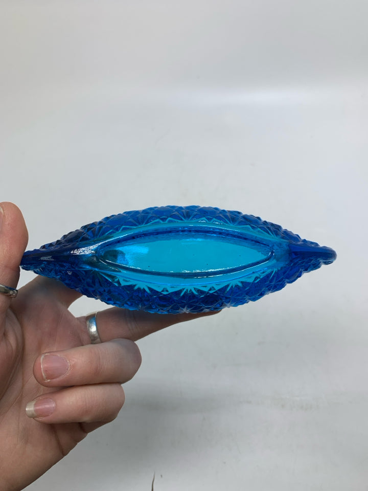 VTG BLUE TEXTURE GLASS CANOE SHAPED TOOTHPICK HOLDER.