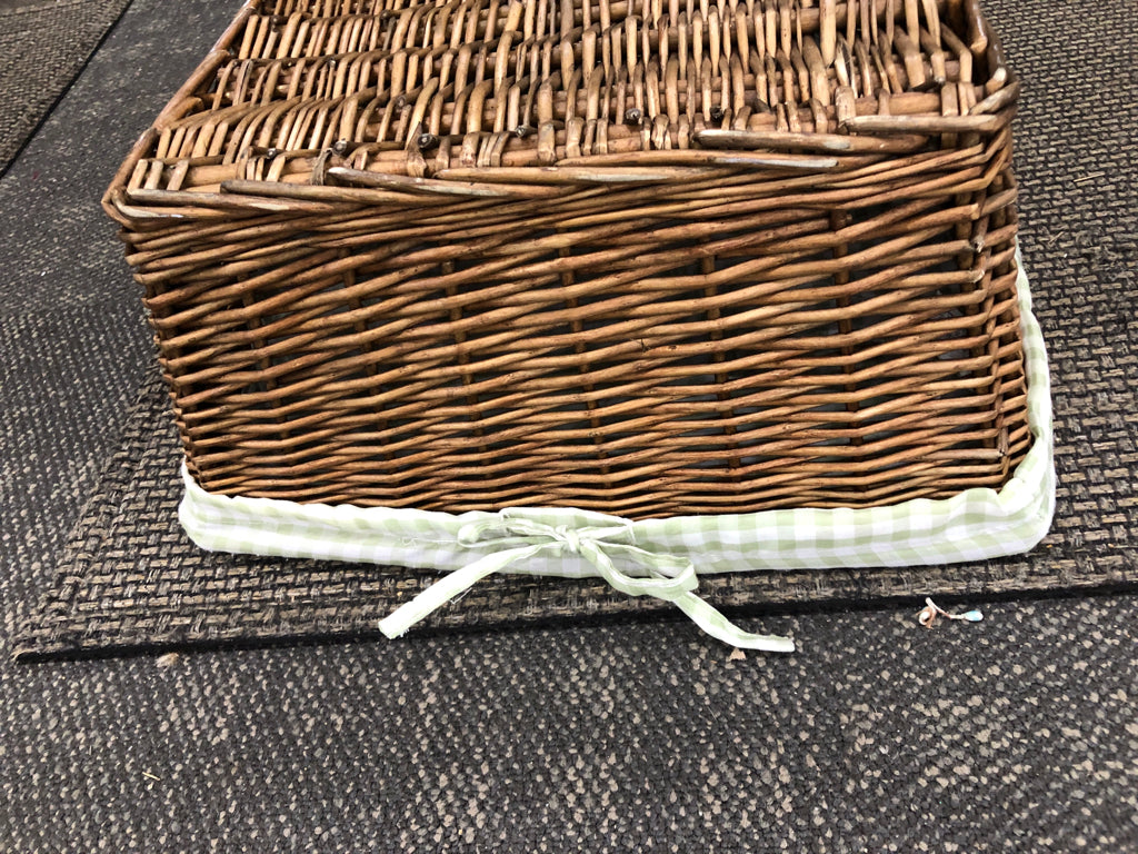 WICKER BASKET W/GREEN PLAID LINER.