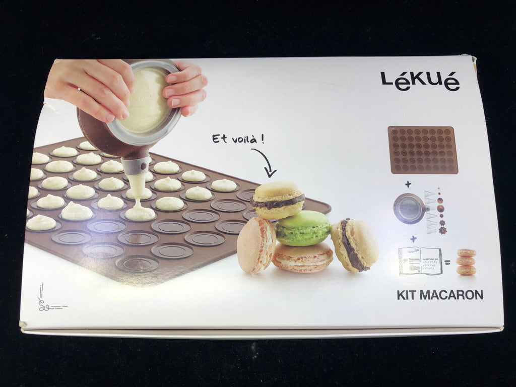 NIB KIT MACARON BAKING SET.