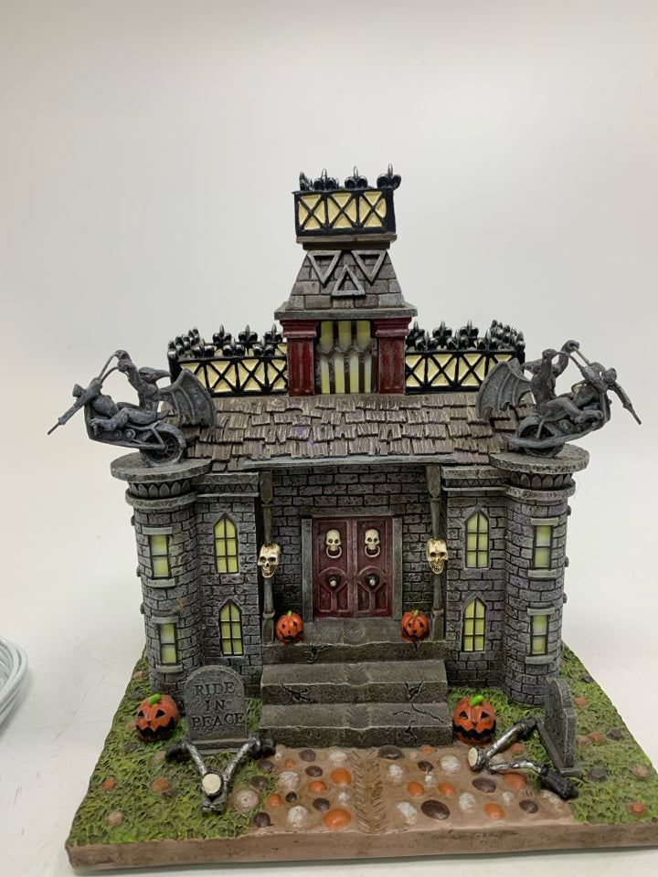 HAWTHORNE VILLAGE DEATH VALLEY HAUNTED MANOR RETIRED #A1381