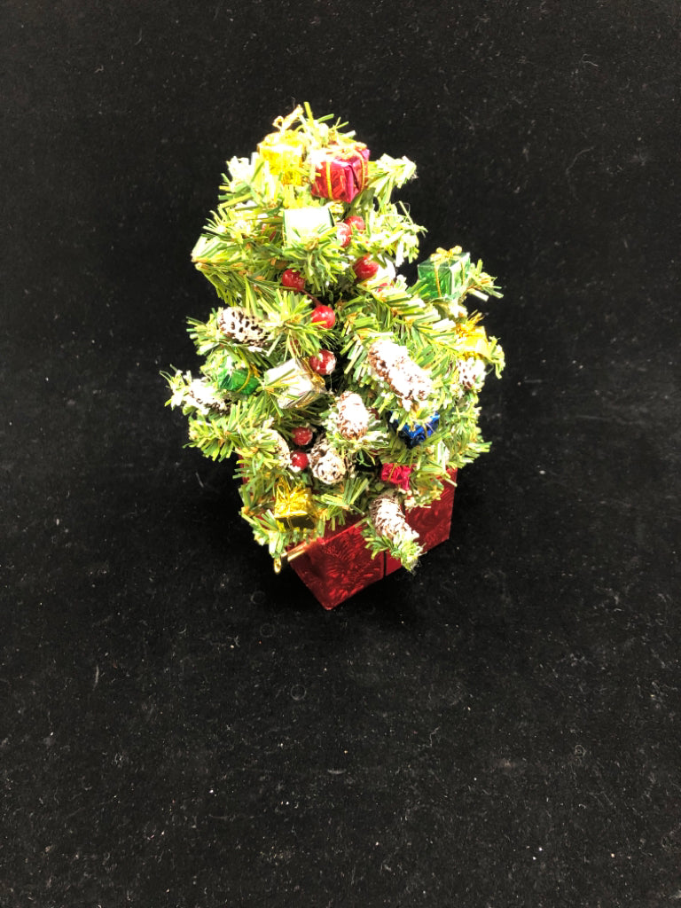 TEDDY BEAR & TREE MUSIC BOX.