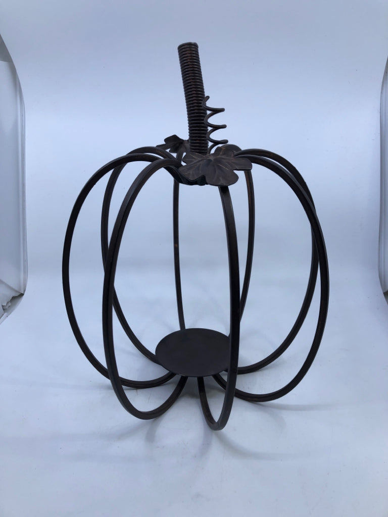 BROWN METAL PUMPKIN CANDLE HOLDER.
