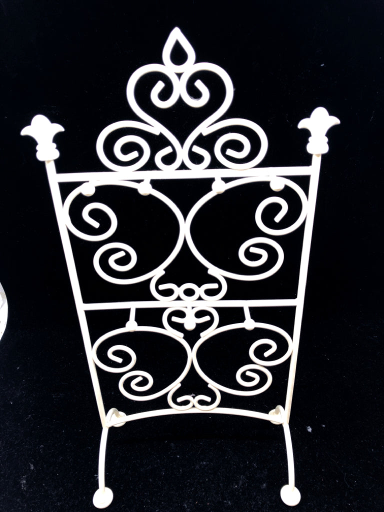 CREAM WIRE JEWELRY STAND.
