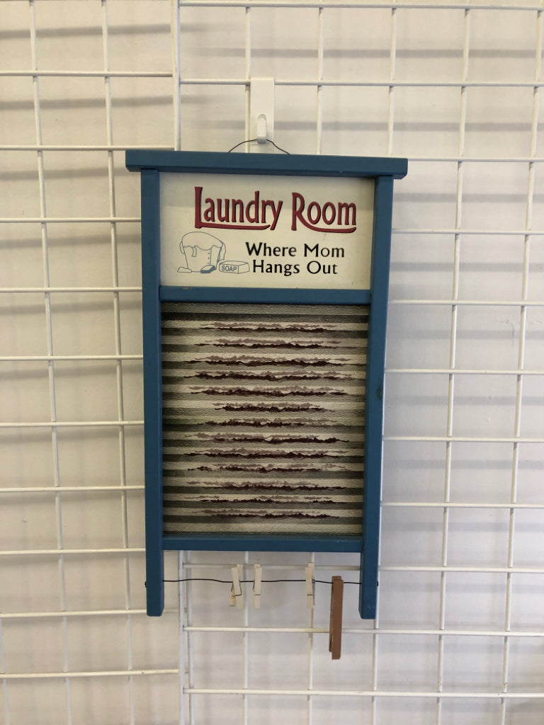 LAUNDRY ROOM WALL HANGING W CLOTHESLINE.