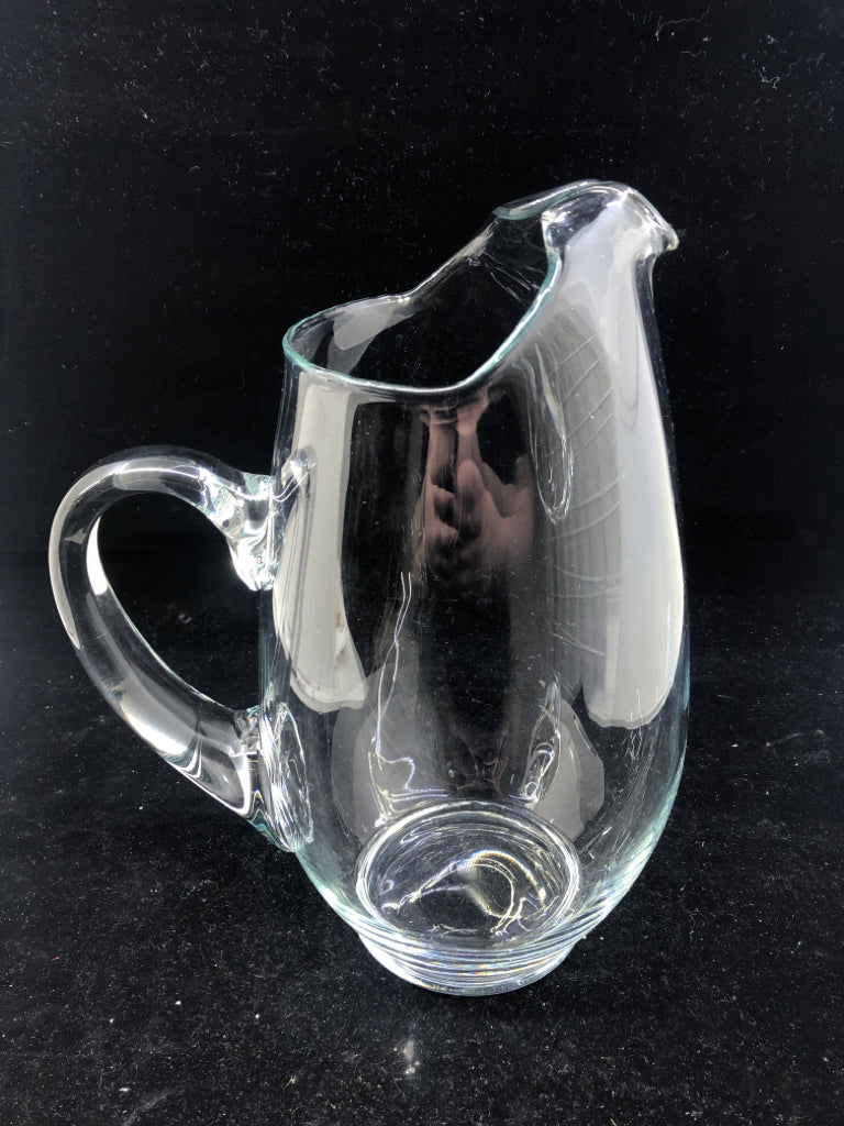 GLASS PITCHER W/HANDLE.