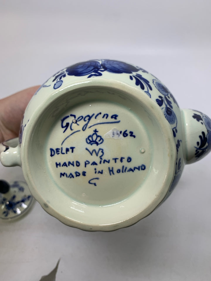 VTG HAND PAINTED FLORAL TEA POT.