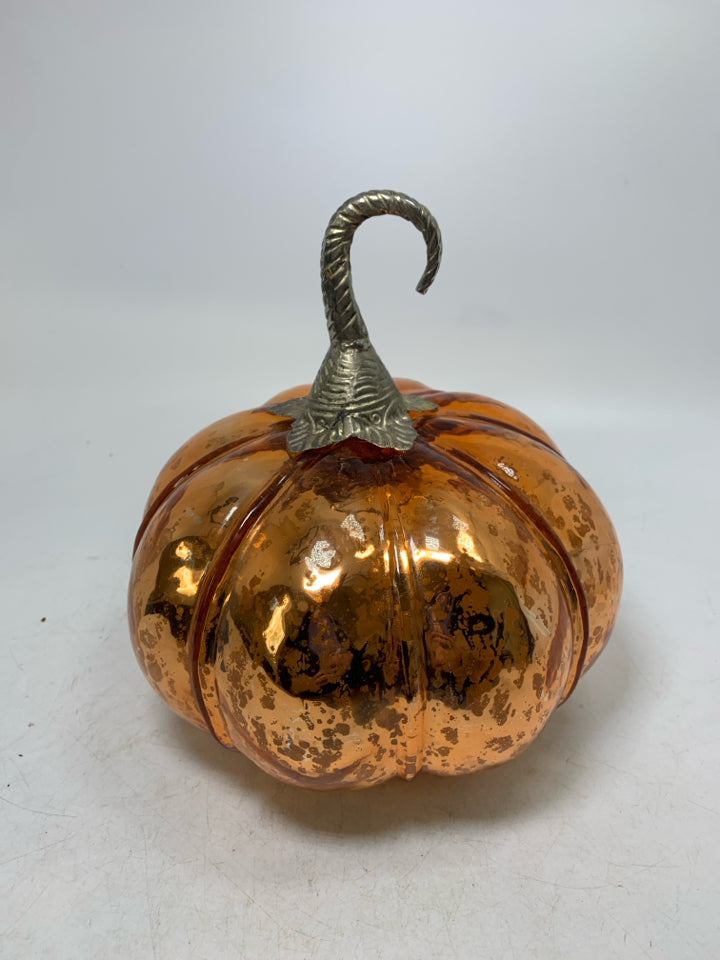 ORANGE MERCURY GLASS PUMPKIN LIGHT UP METAL HANDLE.
