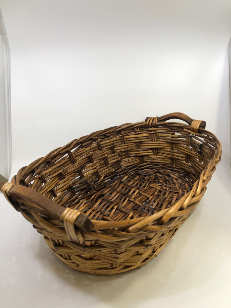 WOVEN BASKET W/2 WOODEN HANDLES.