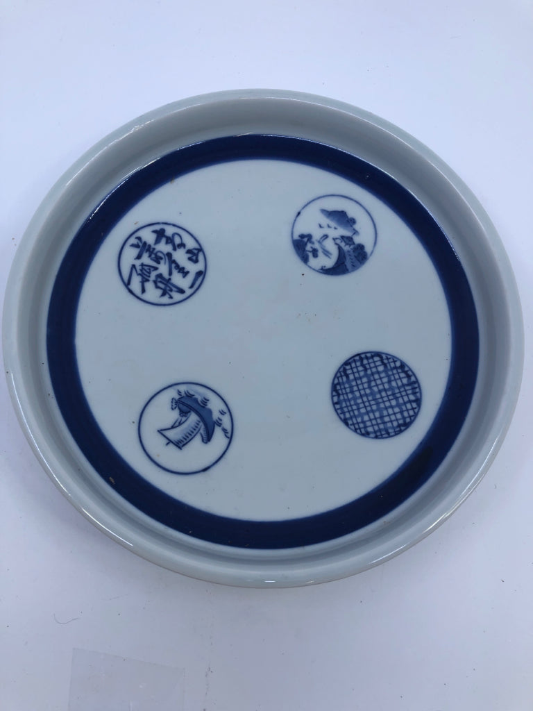 ROUND FOOTED BLUE AND WHITE ASIAN STYLE SERVER.