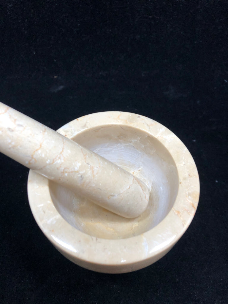 CREAM MARBLE MORTAR & PESTLE SET.