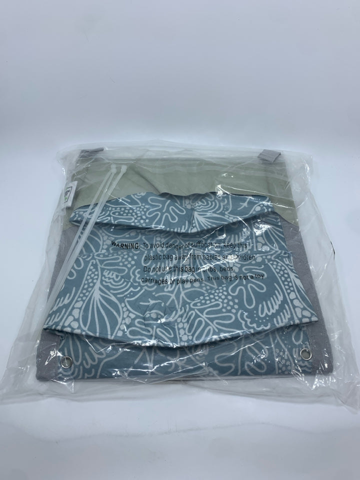 NIP BLUE LEAF HANGING POCKET PLANTER.