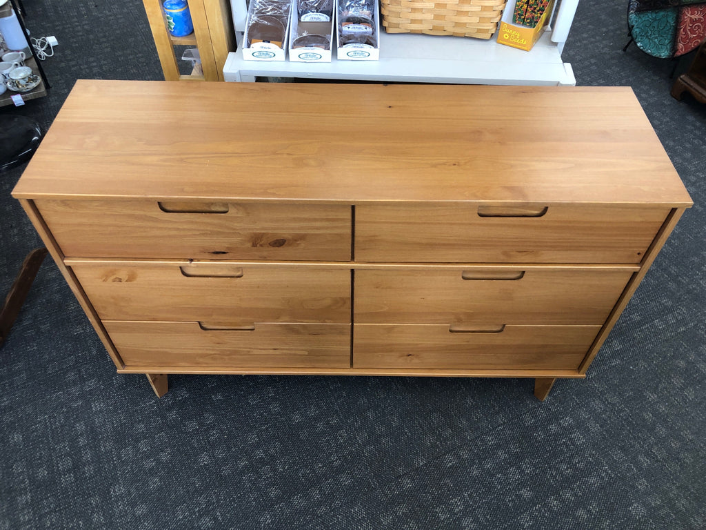 CARAMEL PINE 6 DRAWER DRESSER.