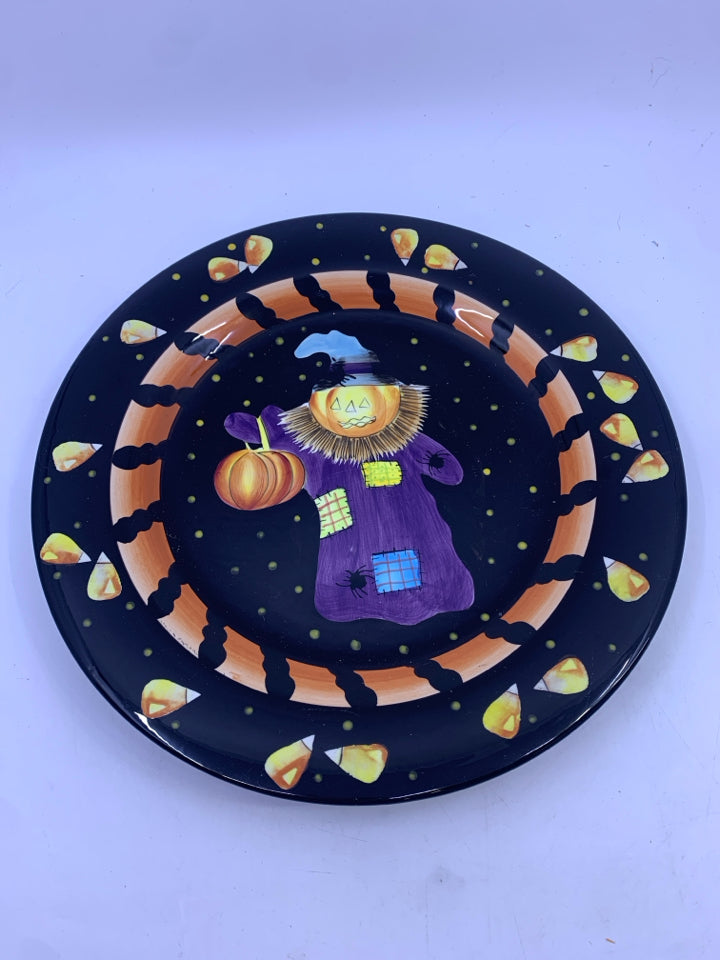 JACK O LANTERN IN SCARECROW COSTUME  W/ CANDY CORN EDGE PLATTER.
