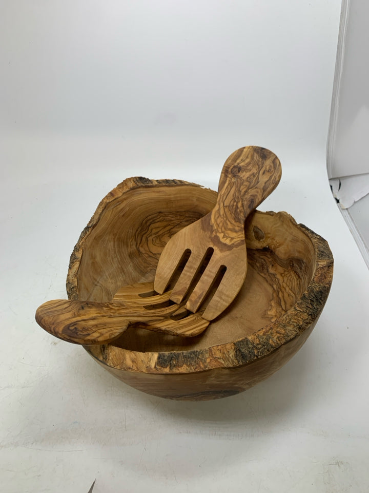 WOOD CARVED 3 PC SALAD BOWL W/ UTENSILS.