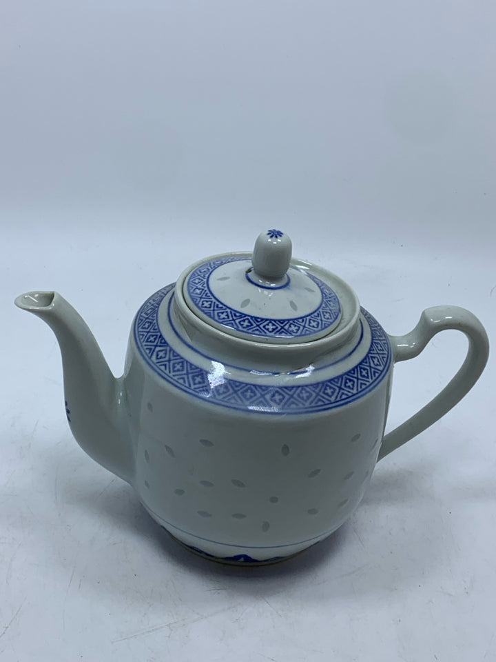 BLUE/WHITE ASIAN TEAPOT.