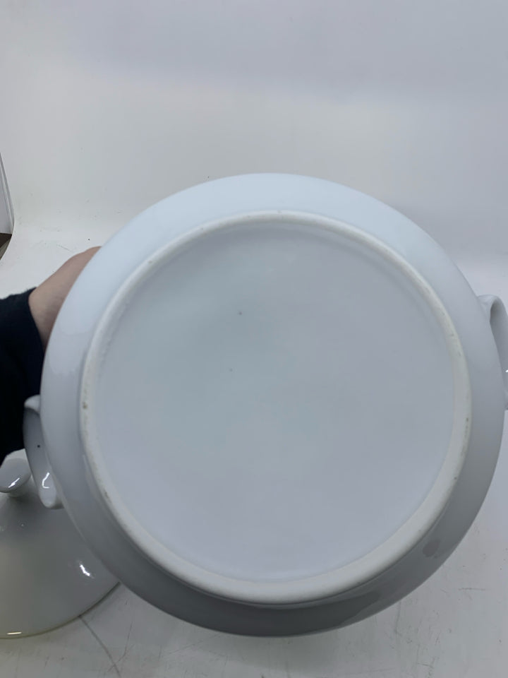 SERVING BOWL W/ HANDLES & LID.