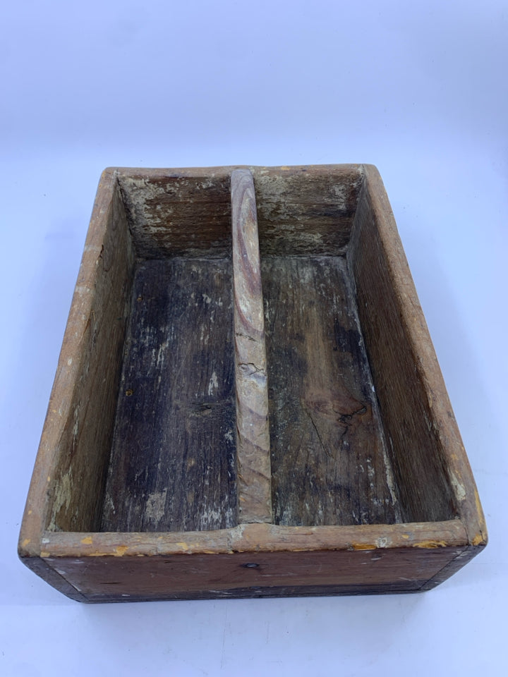 DISTRESSED WOOD DIVIDED TRAY WITH HANDLE.