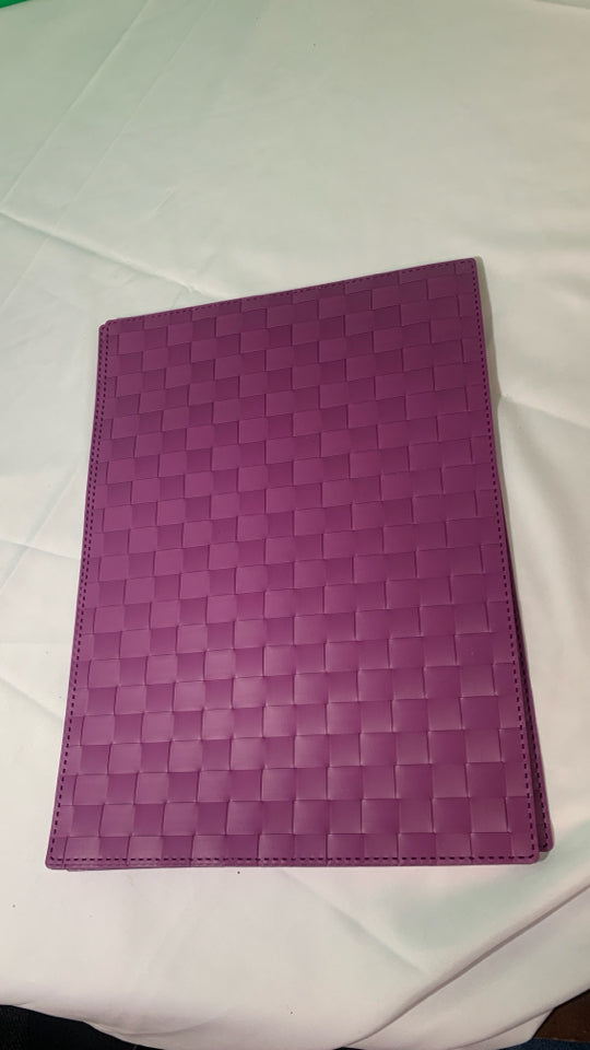 4 PLASTIC WOVEN PURPLE PLACEMATS.