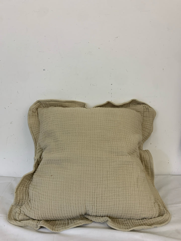 TAN RUFFLED EDGE SQUARE PILLOW.