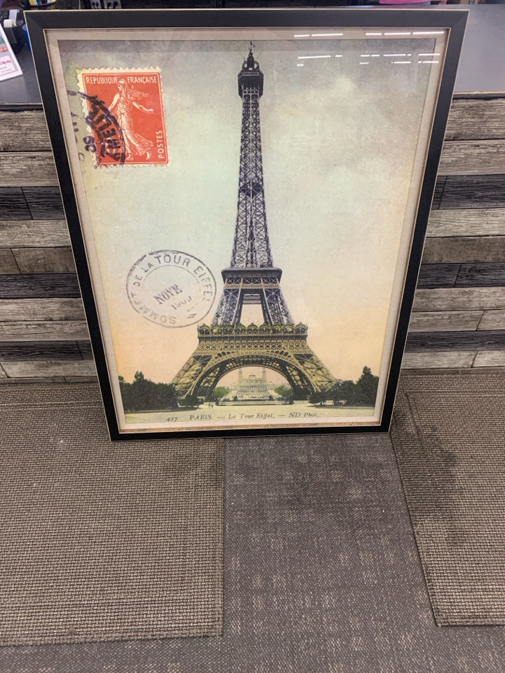 EIFFEL TOWER POST CARD WALL HANGING.