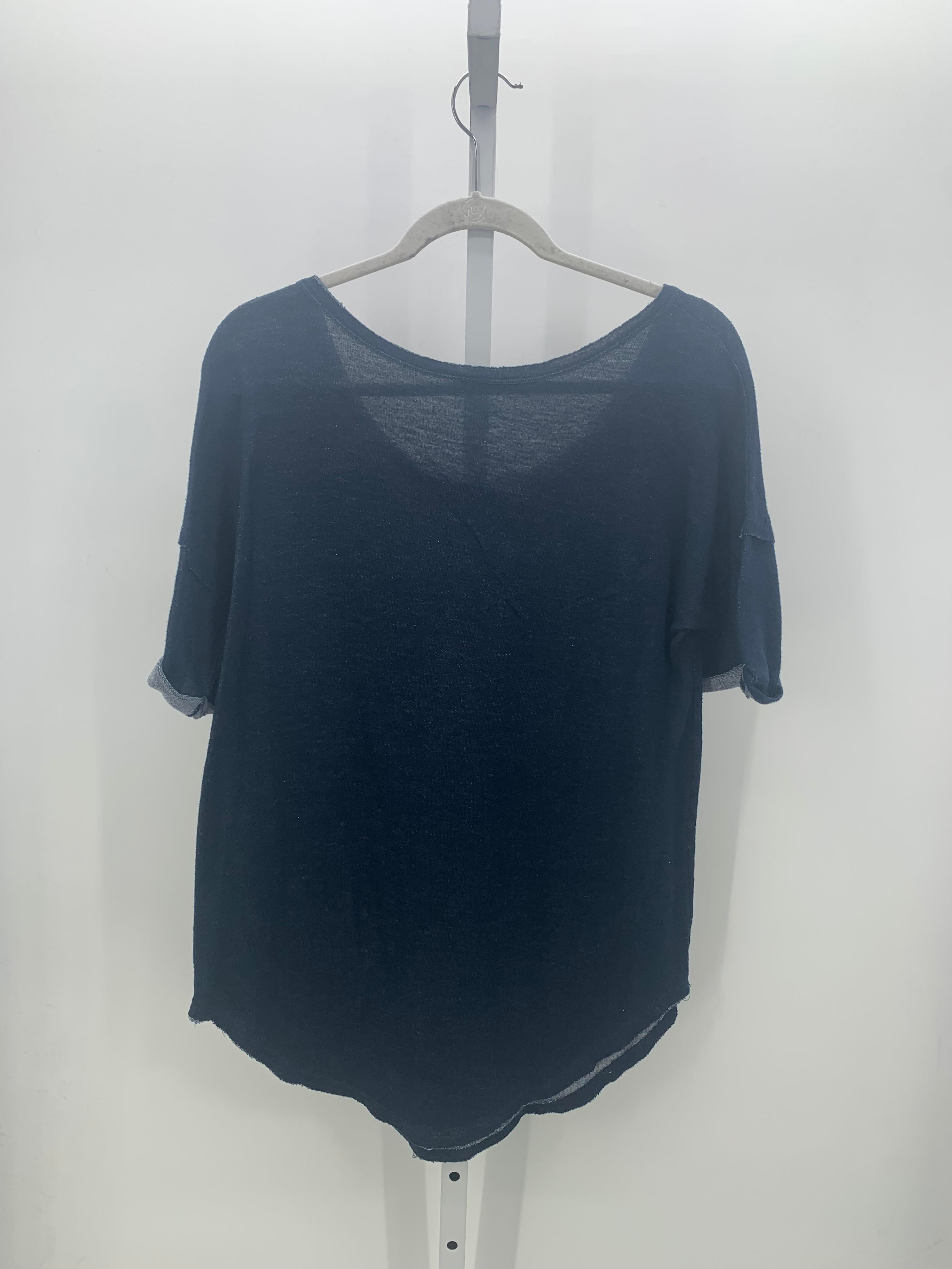 tresics Size Medium Misses Short Sleeve Shirt