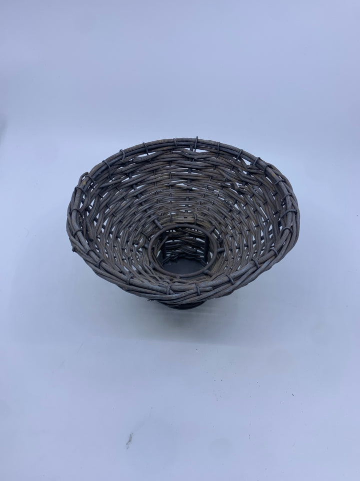 GRAY WOVEN METAL FOOTED BASKET.