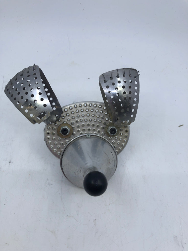 METAL 3D DOG FACE DECOR WALL HANGING.
