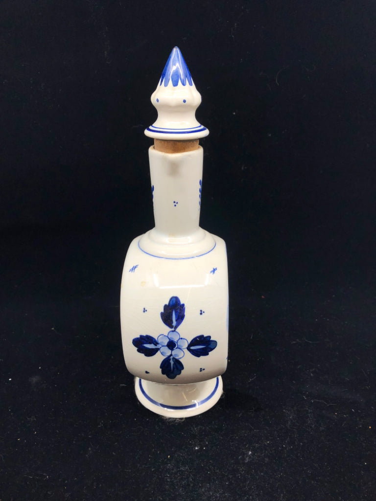 VTG WINDMILL BLUE AND WHITE DECANTER.