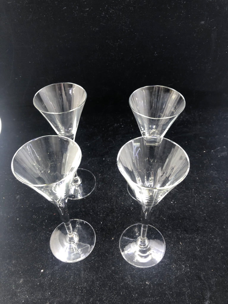 4 CLEAR SMALL FLUTE GLASSES.