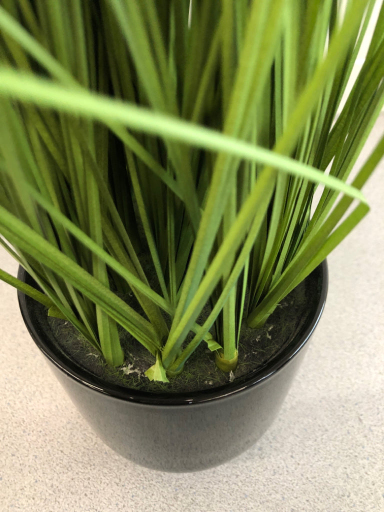 FAUX GRASS IN BLACK PLANTER.