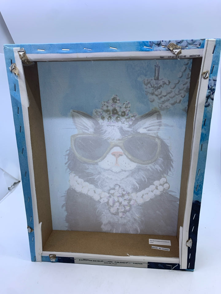GRAY PRINCESS CAT ON CANVAS WALL ART.