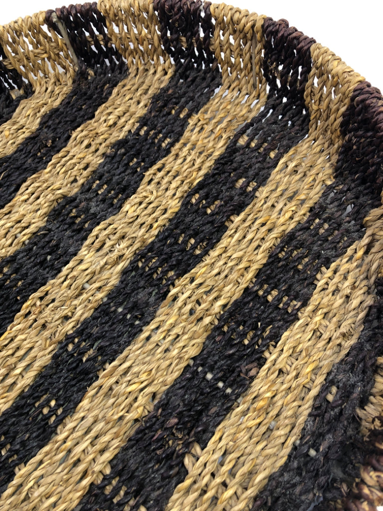 ROUND DARK BROWN & BEIGE BASKET.