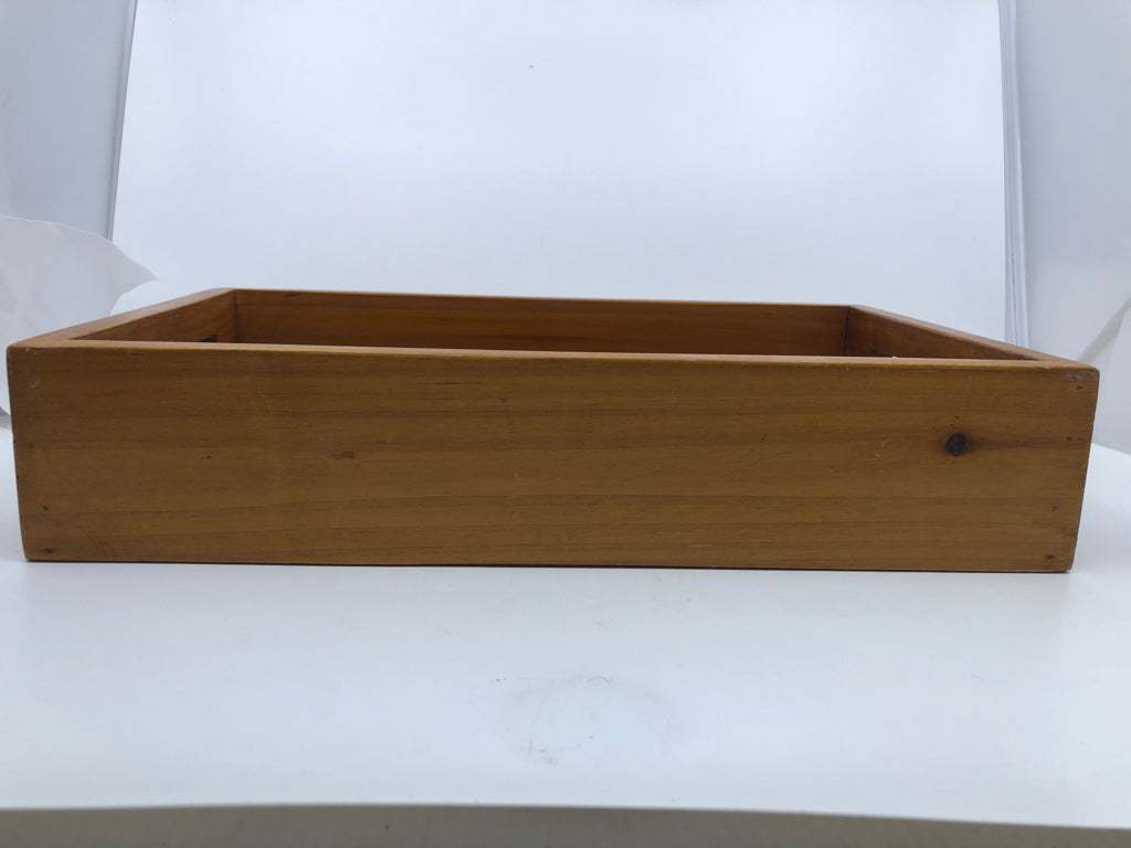 WOOD RECTANGLE TRAY W/ HANDLES.