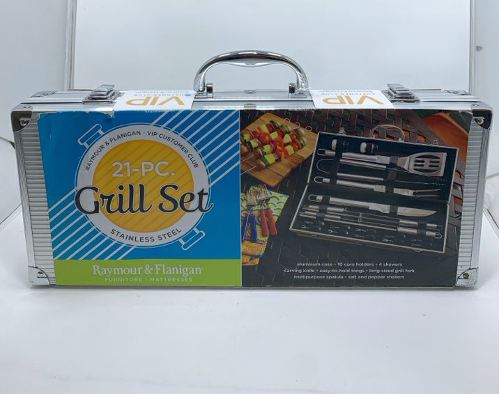 NIP RAYMOUR & FLANIGAN 21PC GRILL SET.