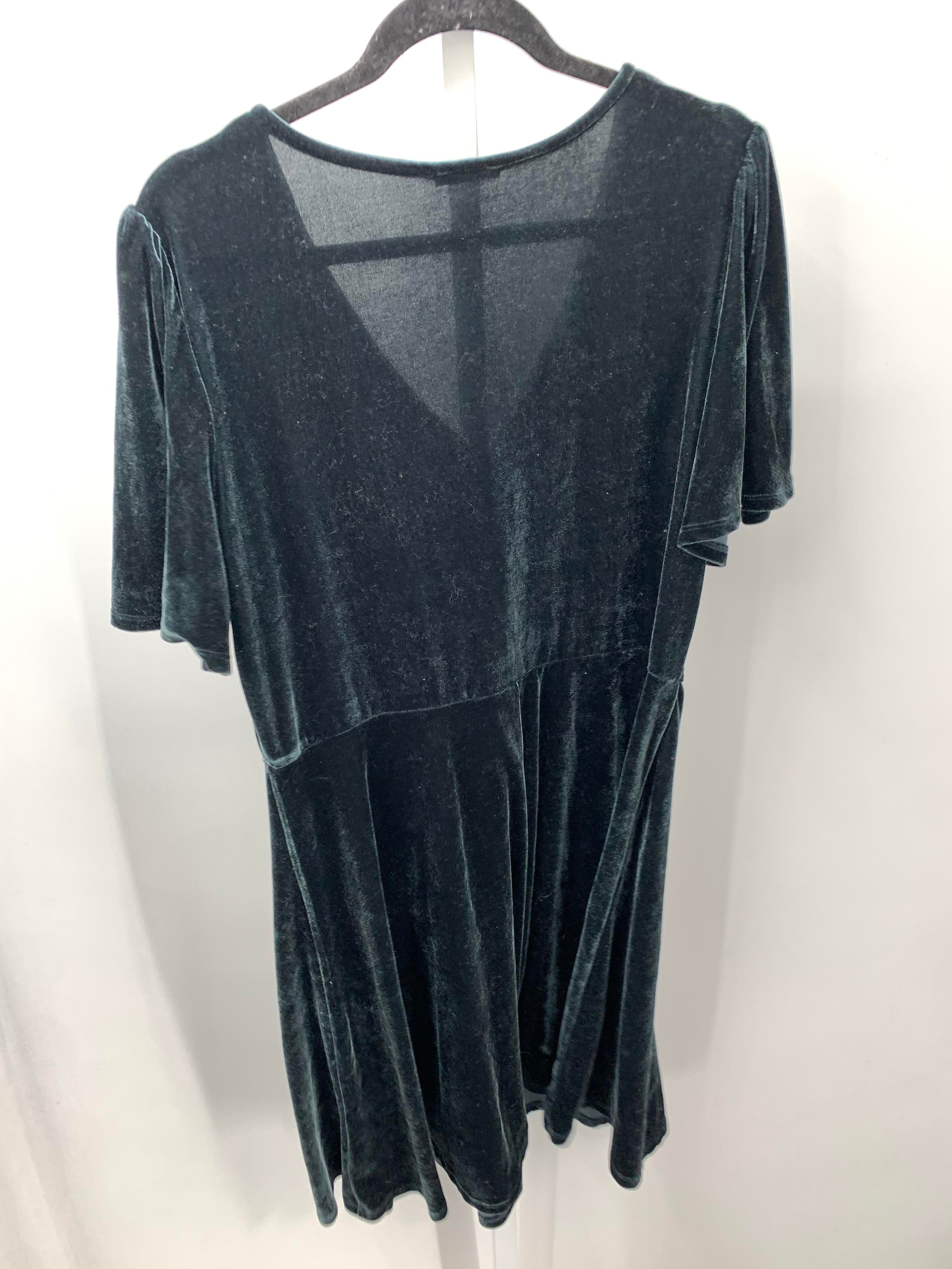 Soprano Size 2X Womens Short Sleeve Dress