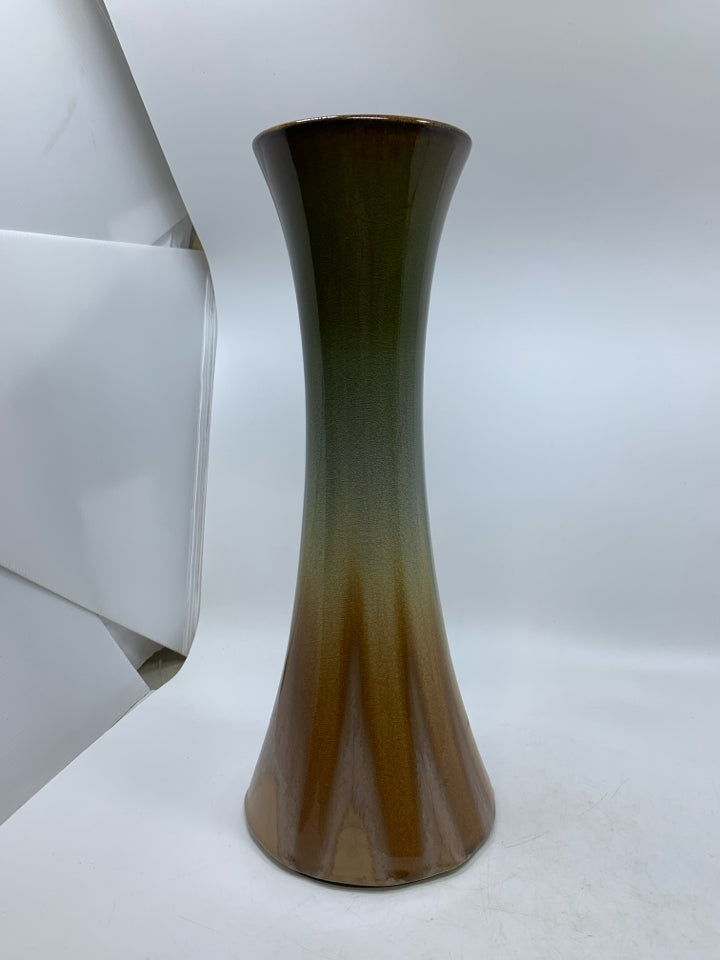 LARGE CERAMIC OMBRE PILLAR CANDLE HOLDER.