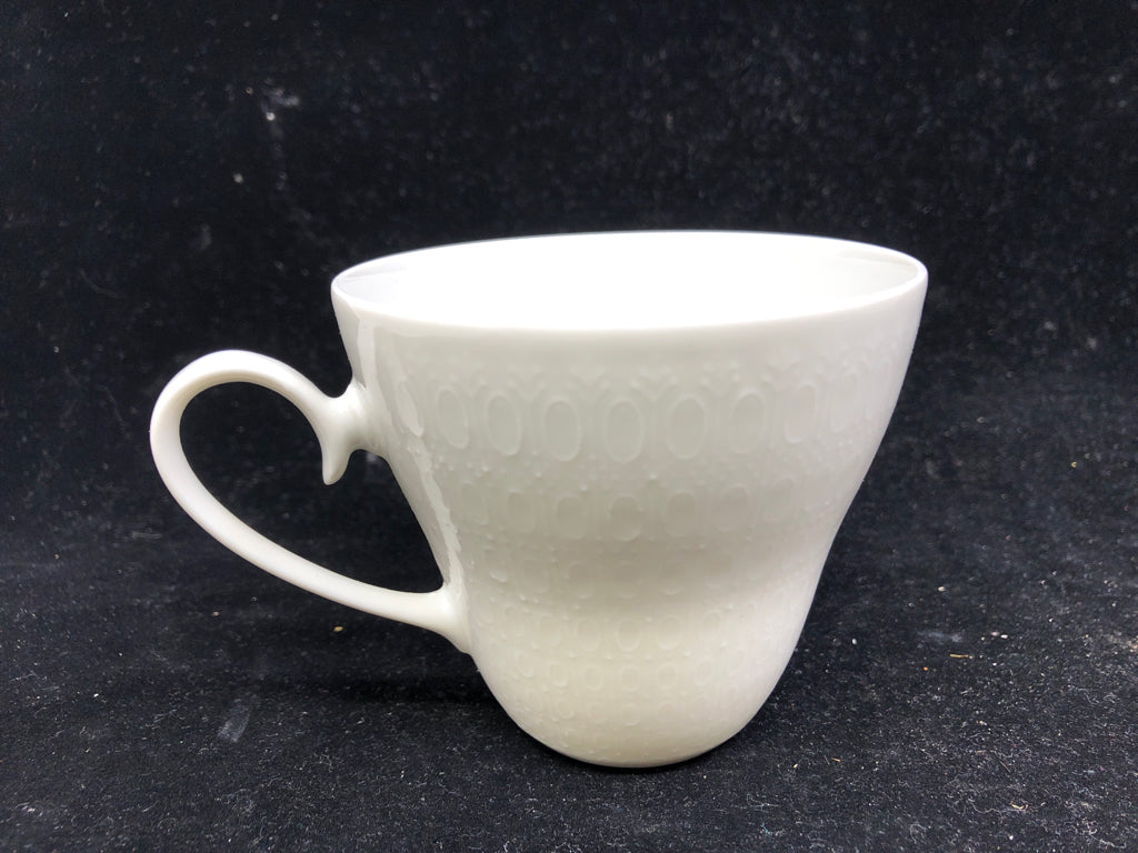 SVC FOR 4 WHITE EMBOSSED TEACUP/SAUCER.