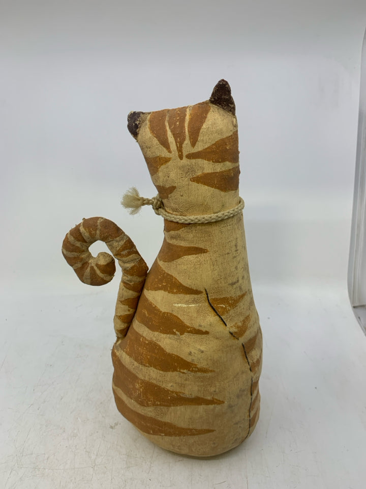 PRIMITIVE ORANGE CAT.