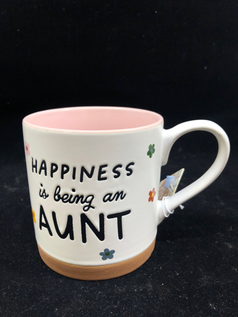 HAPPINESS IS BEING AN AUNT MUG.