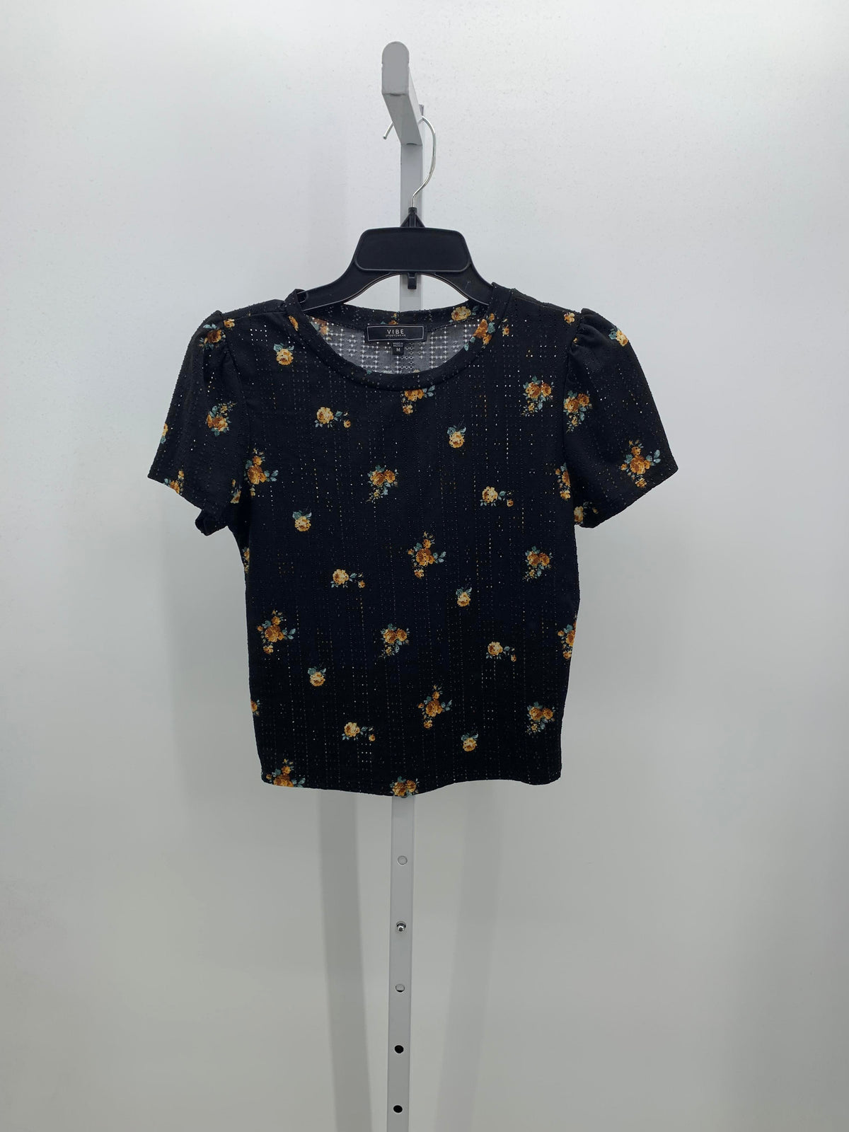 Vibe Size Medium Juniors Short Sleeve Shirt