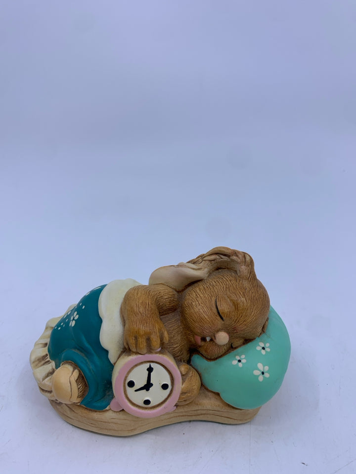 PENDELFIN "FORTY WINKS" BUNNY SLEEPING W CLOCK.