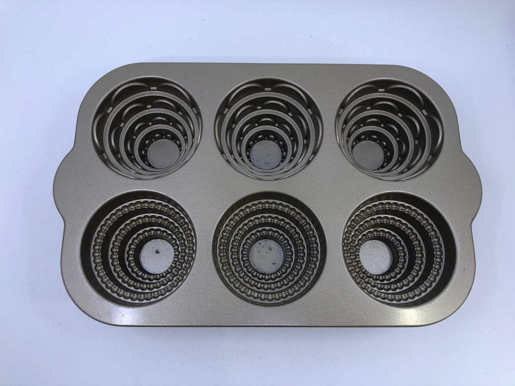 NORDICWARE TIERED CAKELET PAN.