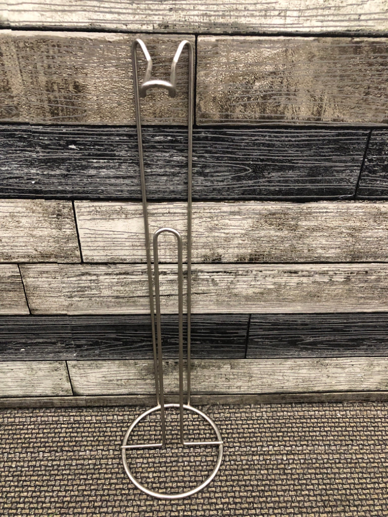 SILVER TOILET PAPER HOLDER.