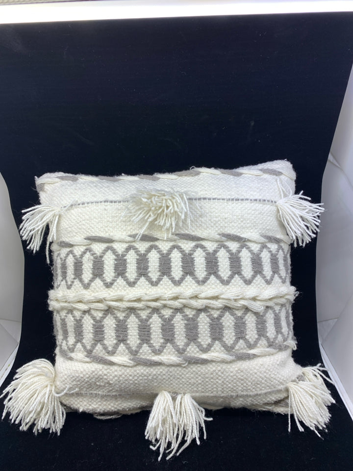 WHITE+GREY WOVEN PILLOW W/ FRINGE.