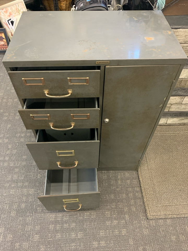 VINTAGE LOCKING GREY FILE CABINET W/KEYS 4 DRAWERS AND A DOOR.