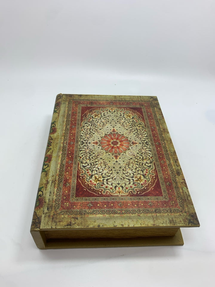 MEDALLION COVER FAUX BOOK STORAGE BOX.