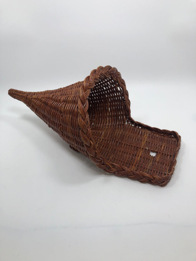 BROWN WICKER CORNUCOPIA BASKET.